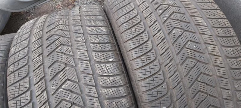 Гуми Зимни 295/35R21, снимка 4 - Гуми и джанти - 31151915