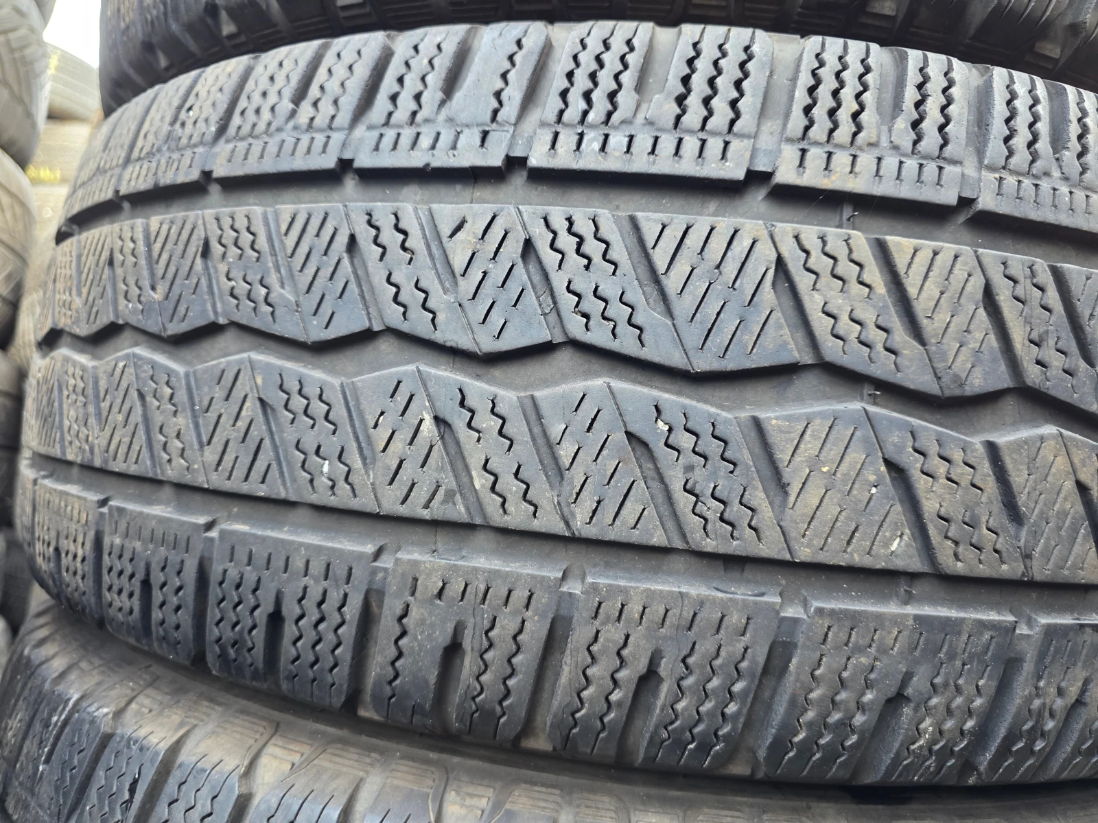 ���� 235/65R16 | Mobile.bg � ����������� 2