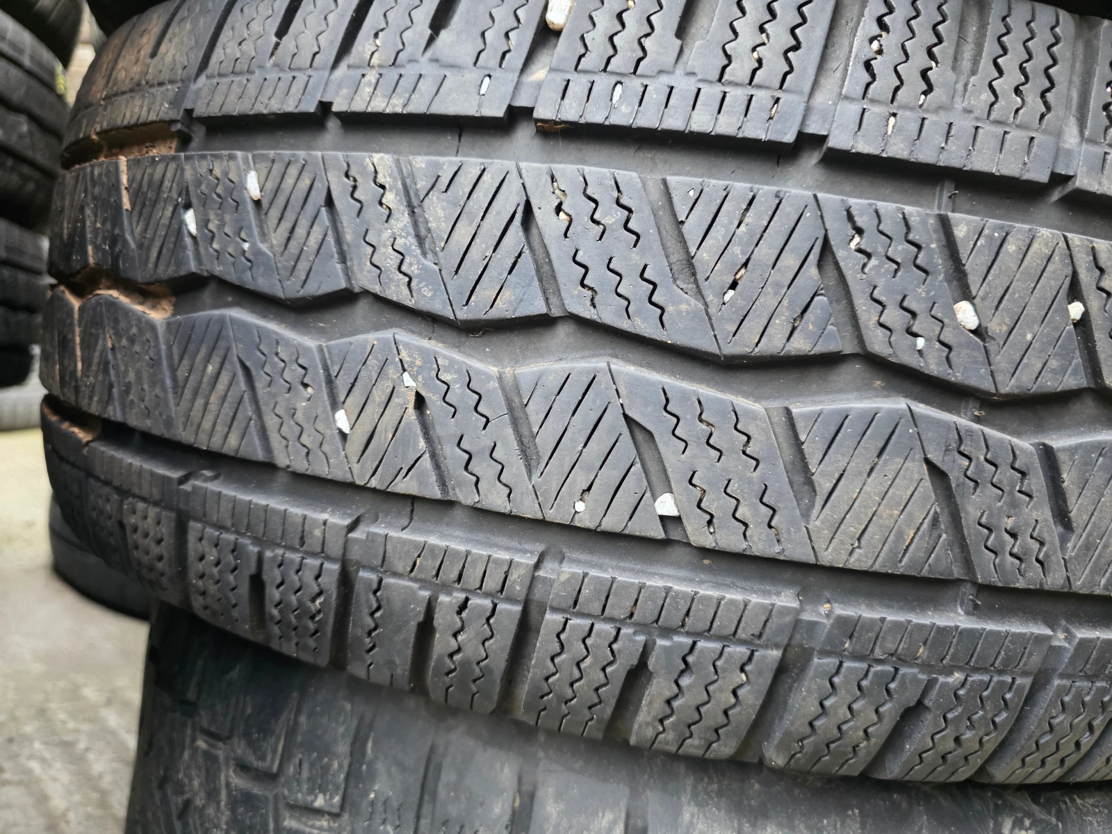 ���� 235/65R16 | Mobile.bg � ����������� 4