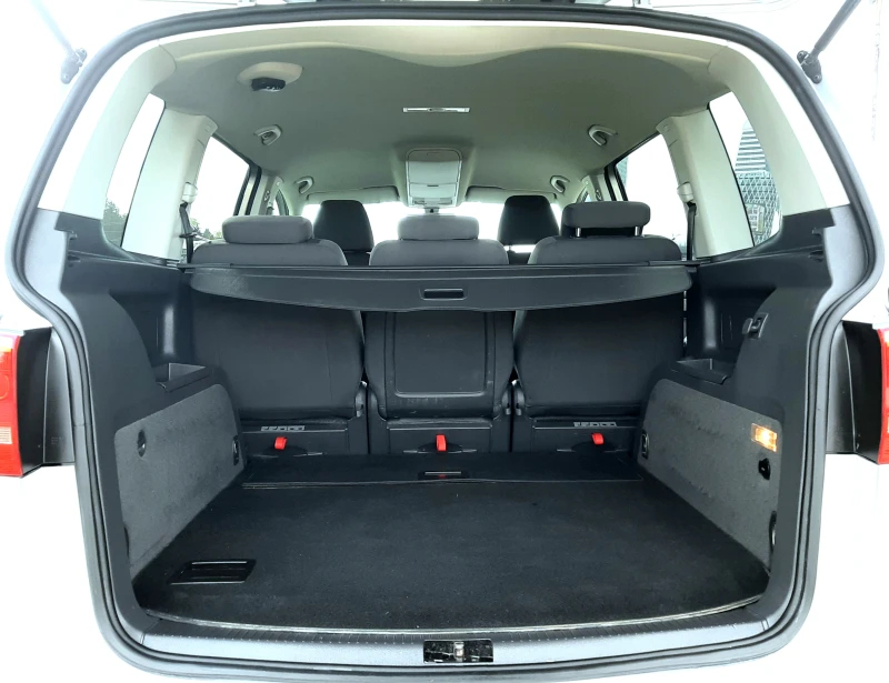 VW Touran 1.4HIGHLINE ! ! ! , снимка 16 - Автомобили и джипове - 52305609