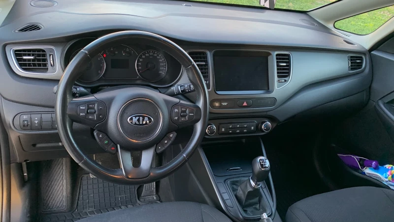 Kia Carens 1.6 , снимка 16 - Автомобили и джипове - 52860572