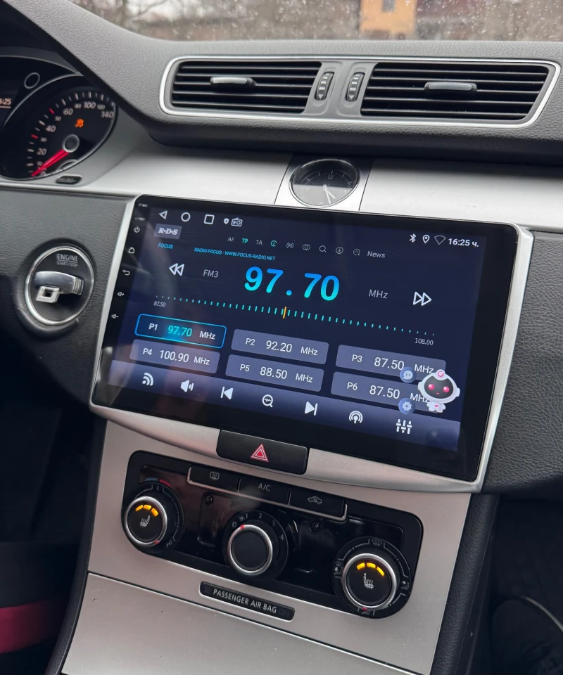 VW Passat 1.6 TDI , снимка 14 - Автомобили и джипове - 53306331