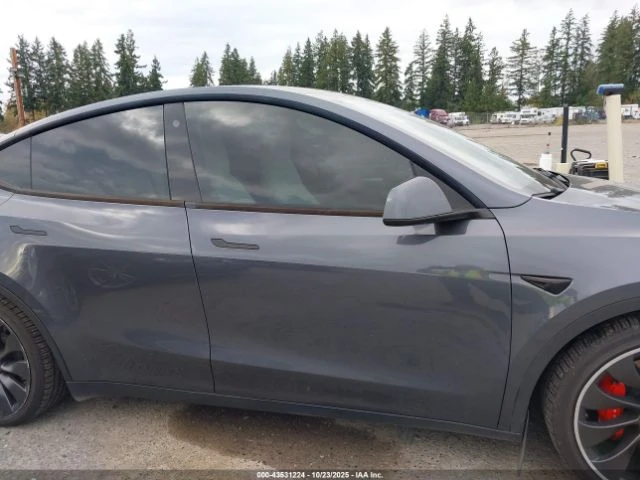 Tesla Model Y PERFORMANCE* DUAL MOTOR* AWD* ПОДГРЕВИ* АВТОПИЛОТ*, снимка 12 - Автомобили и джипове - 53563708