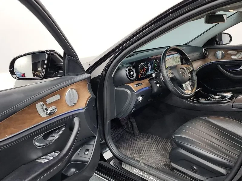 Mercedes-Benz E 300 4MATIC - САМО 30% АВАНС, снимка 10 - Автомобили и джипове - 56266486