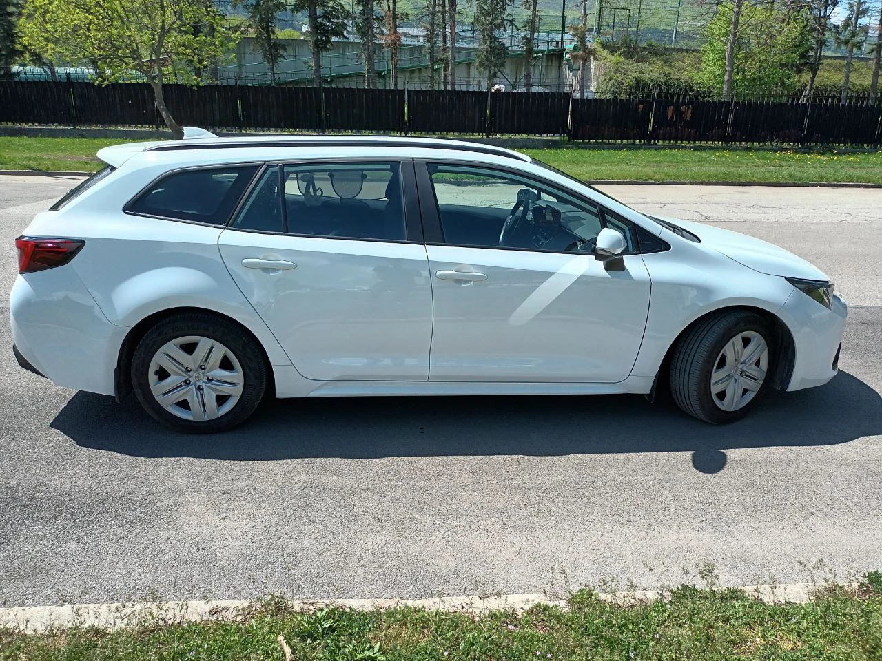 Toyota Corolla  140 к.с. / 1.8 Hybrid - изображение 6