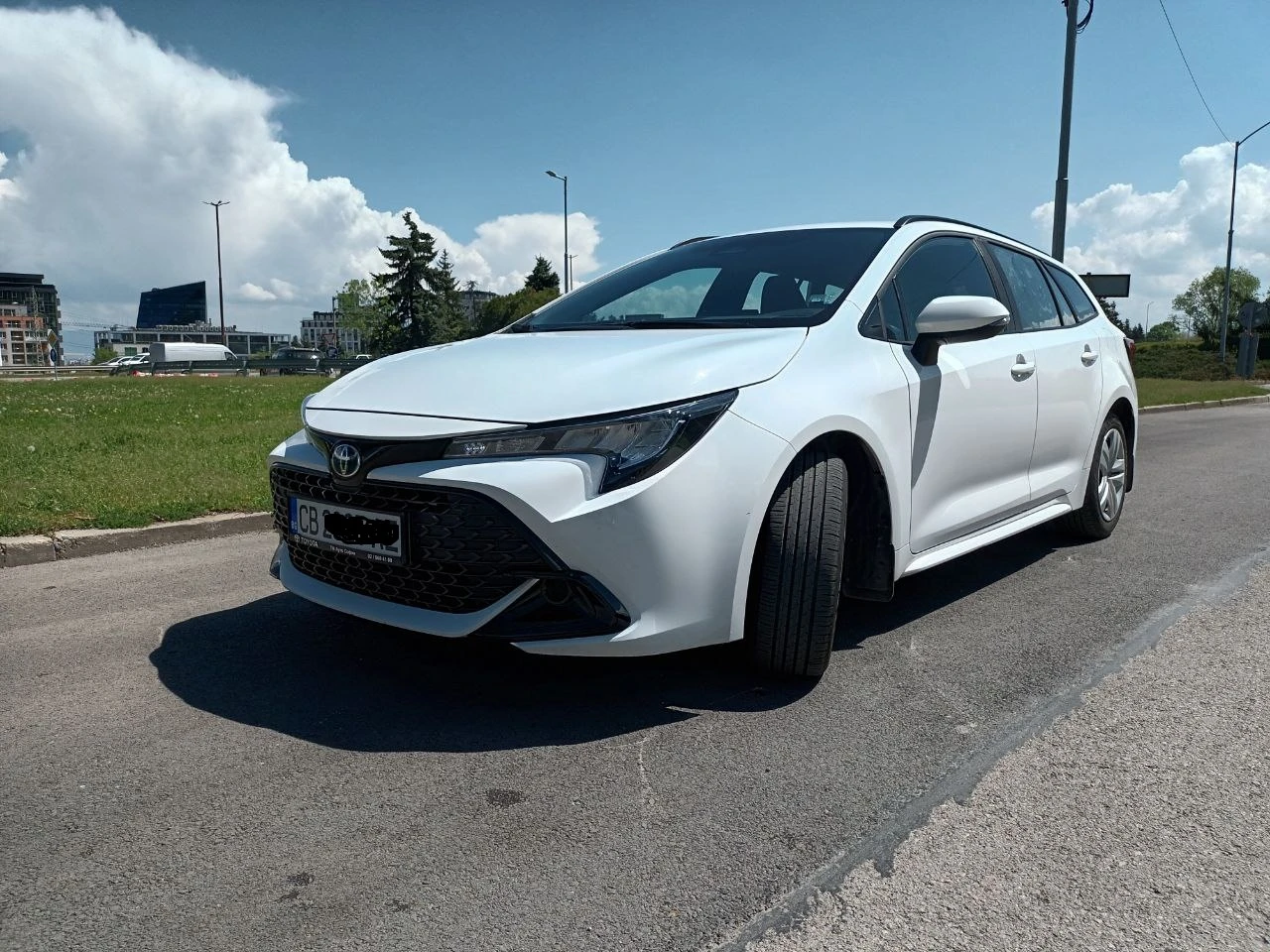 Toyota Corolla  140 к.с. / 1.8 Hybrid - изображение 3