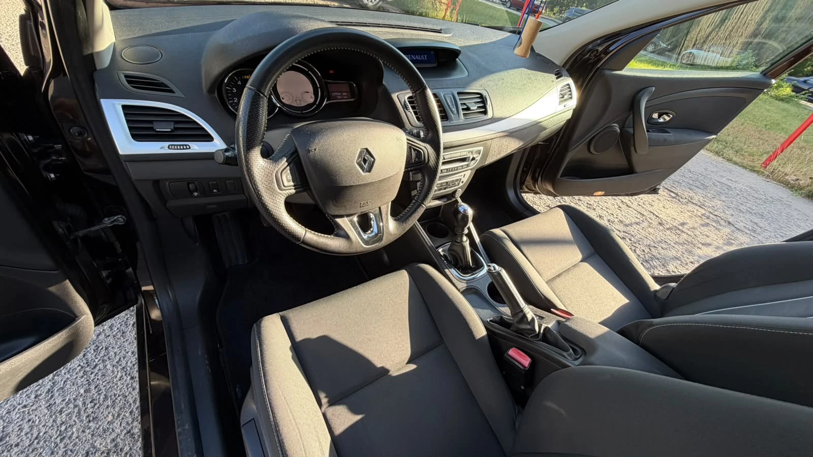Renault Megane 1.5 dCi, снимка 10 - Автомобили и джипове - 55167765
