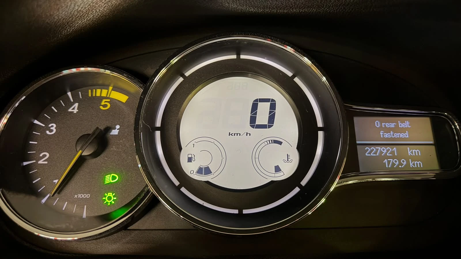 Renault Megane 1.5 dCi, снимка 14 - Автомобили и джипове - 55167765