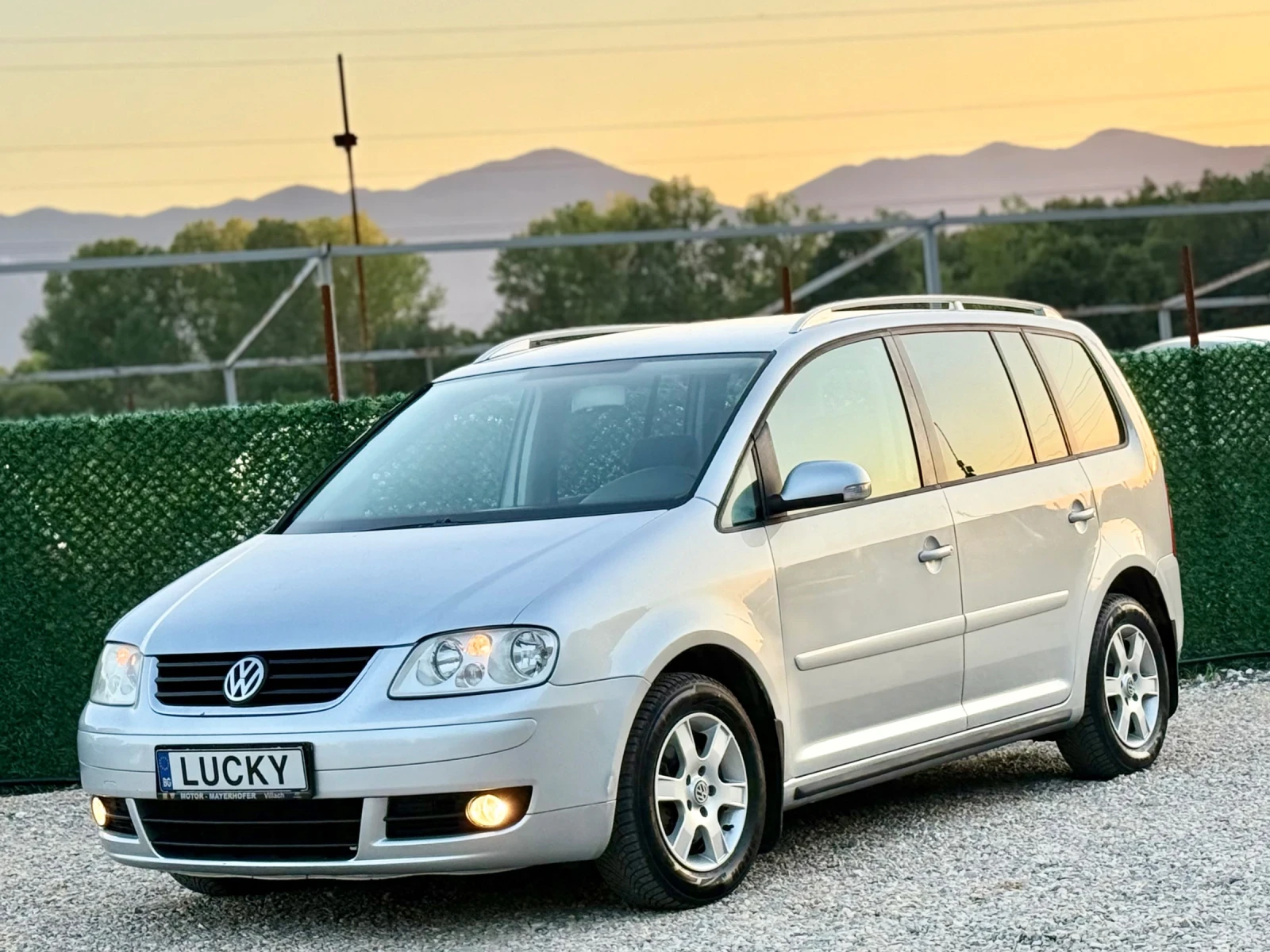 VW Touran 2.0TDi AVTOMAT, снимка 3 - Автомобили и джипове - 55467879