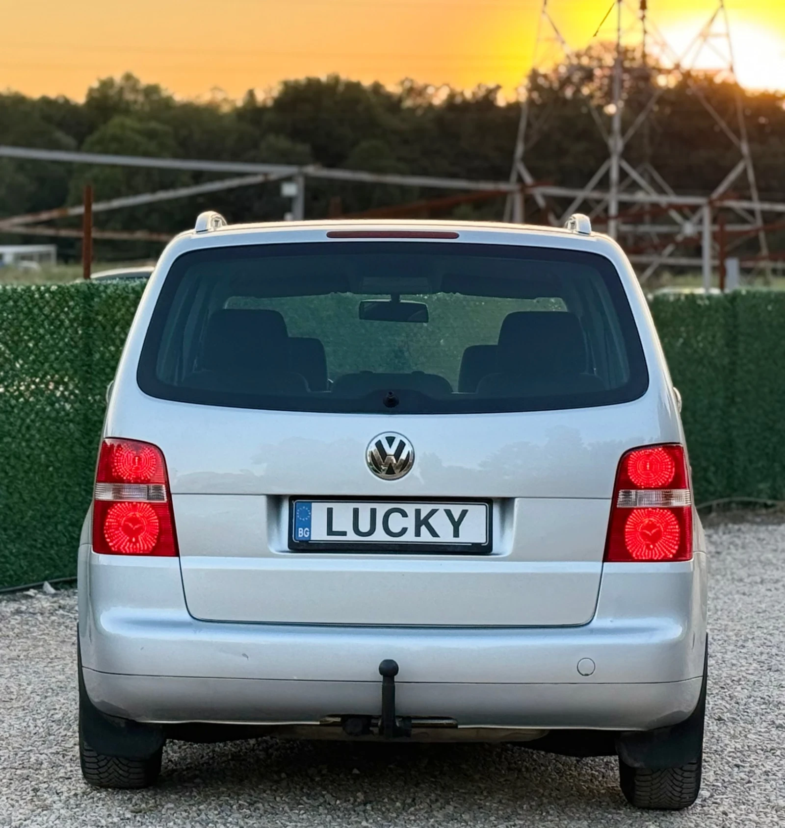 VW Touran 2.0TDi AVTOMAT, снимка 6 - Автомобили и джипове - 55467879