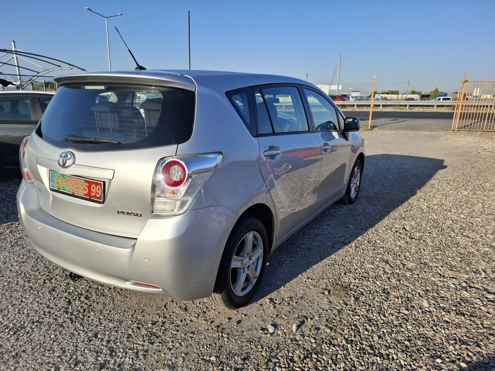 Toyota Verso 1.8i -147 к.с. 6+ 1mesta, снимка 4 - Автомобили и джипове - 55985405