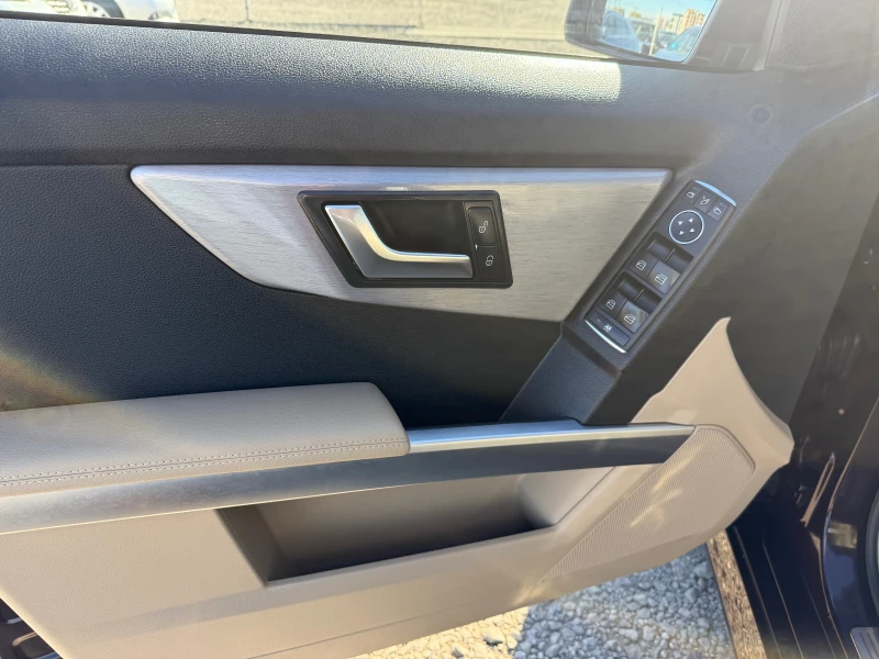 Mercedes-Benz GLK 2.5CDI 4-MATIC CH Navi , снимка 11 - Автомобили и джипове - 51521137