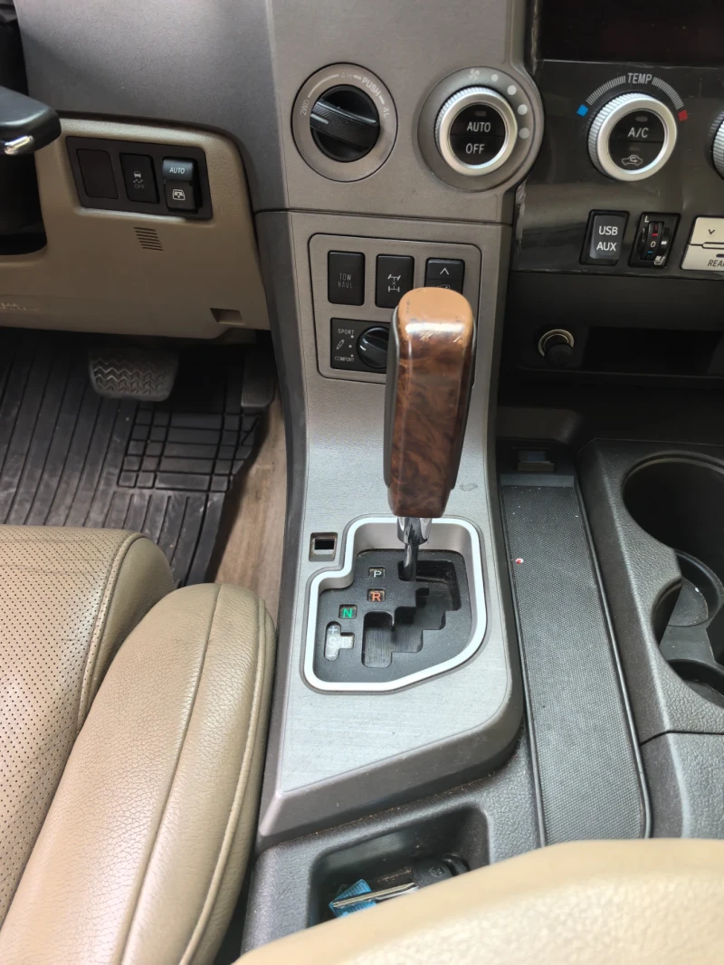 Toyota Sequoia 5.7 ПЛАТИНУМ, снимка 11 - Автомобили и джипове - 52357192