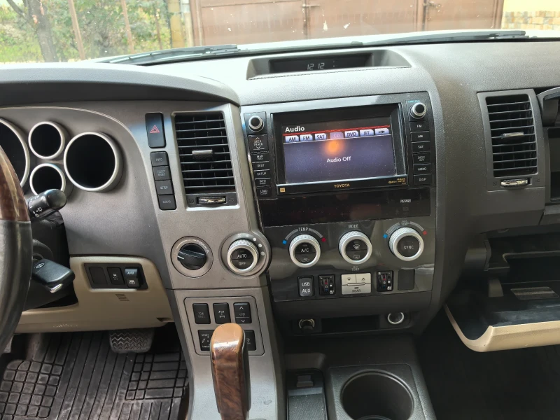 Toyota Sequoia 5.7 ПЛАТИНУМ, снимка 13 - Автомобили и джипове - 52357192