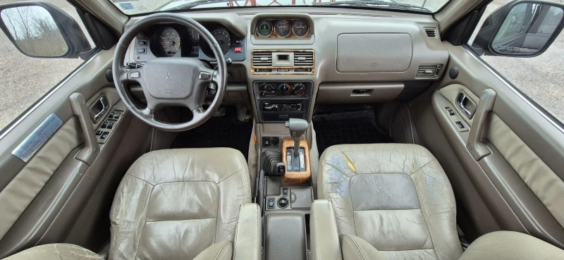 Mitsubishi Pajero 3.5 SR, снимка 13 - Автомобили и джипове - 52871809
