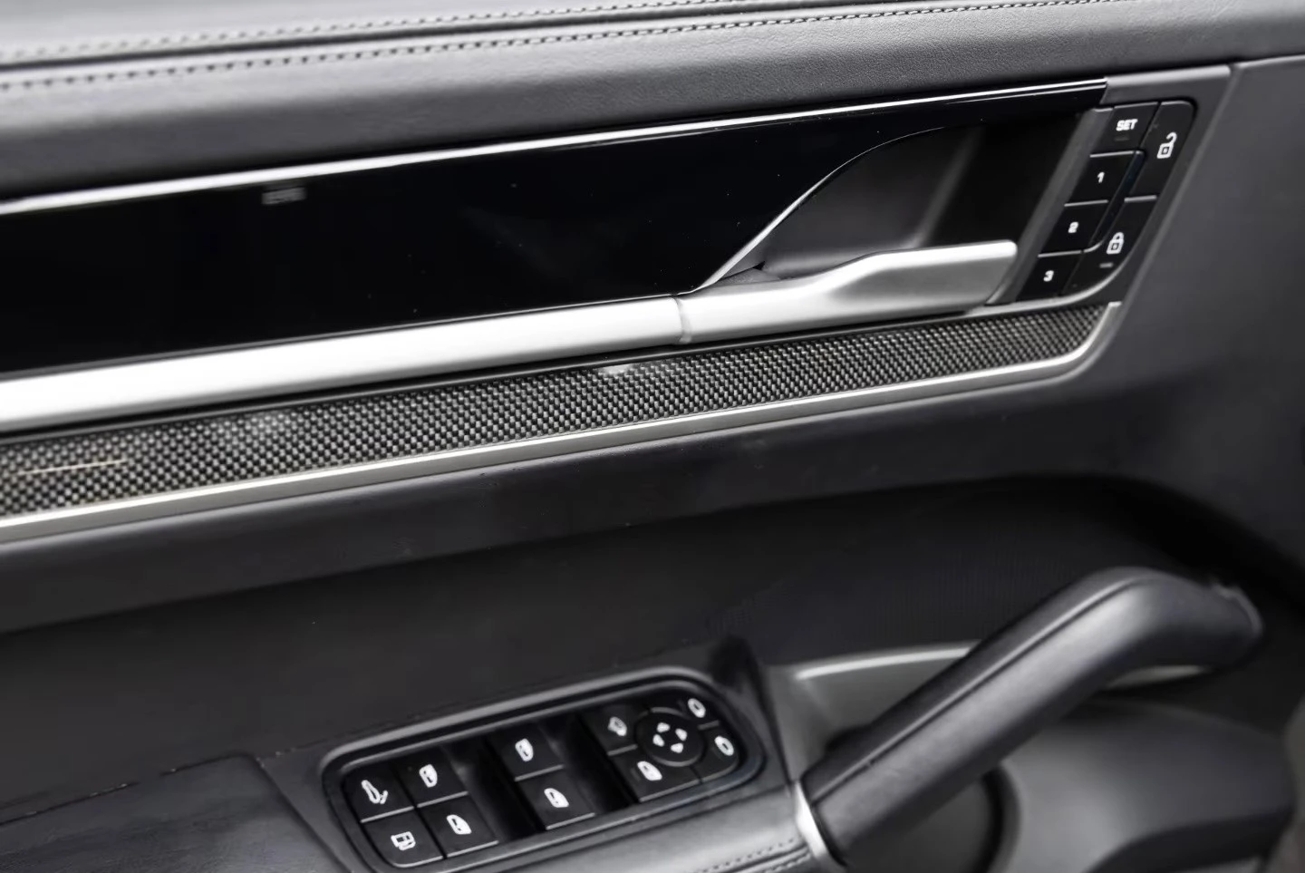 Porsche Cayenne TURBO E-HYBRID PDCC CARBON BOSE BURMESTER , снимка 13 - Автомобили и джипове - 54071515