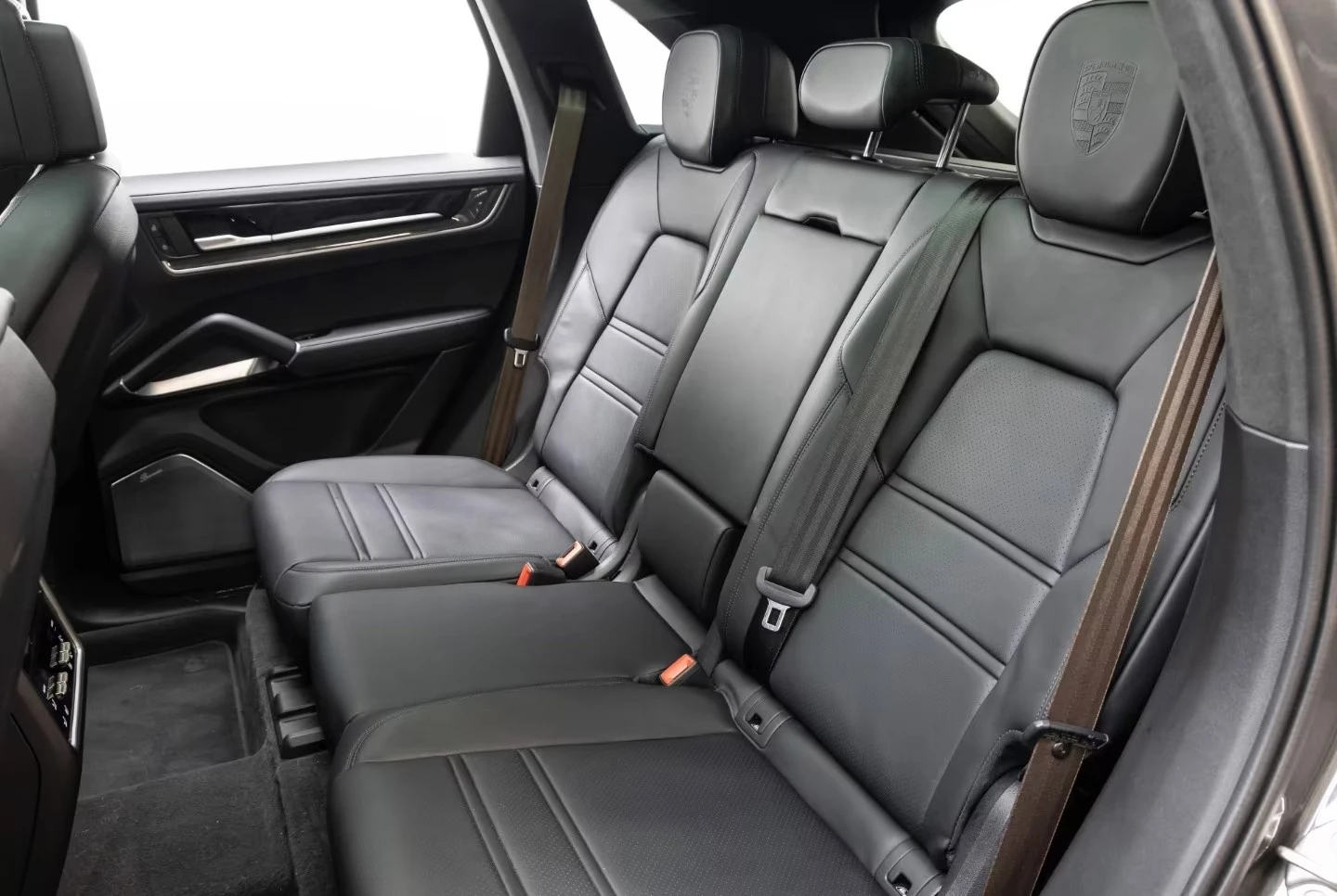 Porsche Cayenne TURBO E-HYBRID PDCC CARBON BOSE BURMESTER , снимка 15 - Автомобили и джипове - 54071515