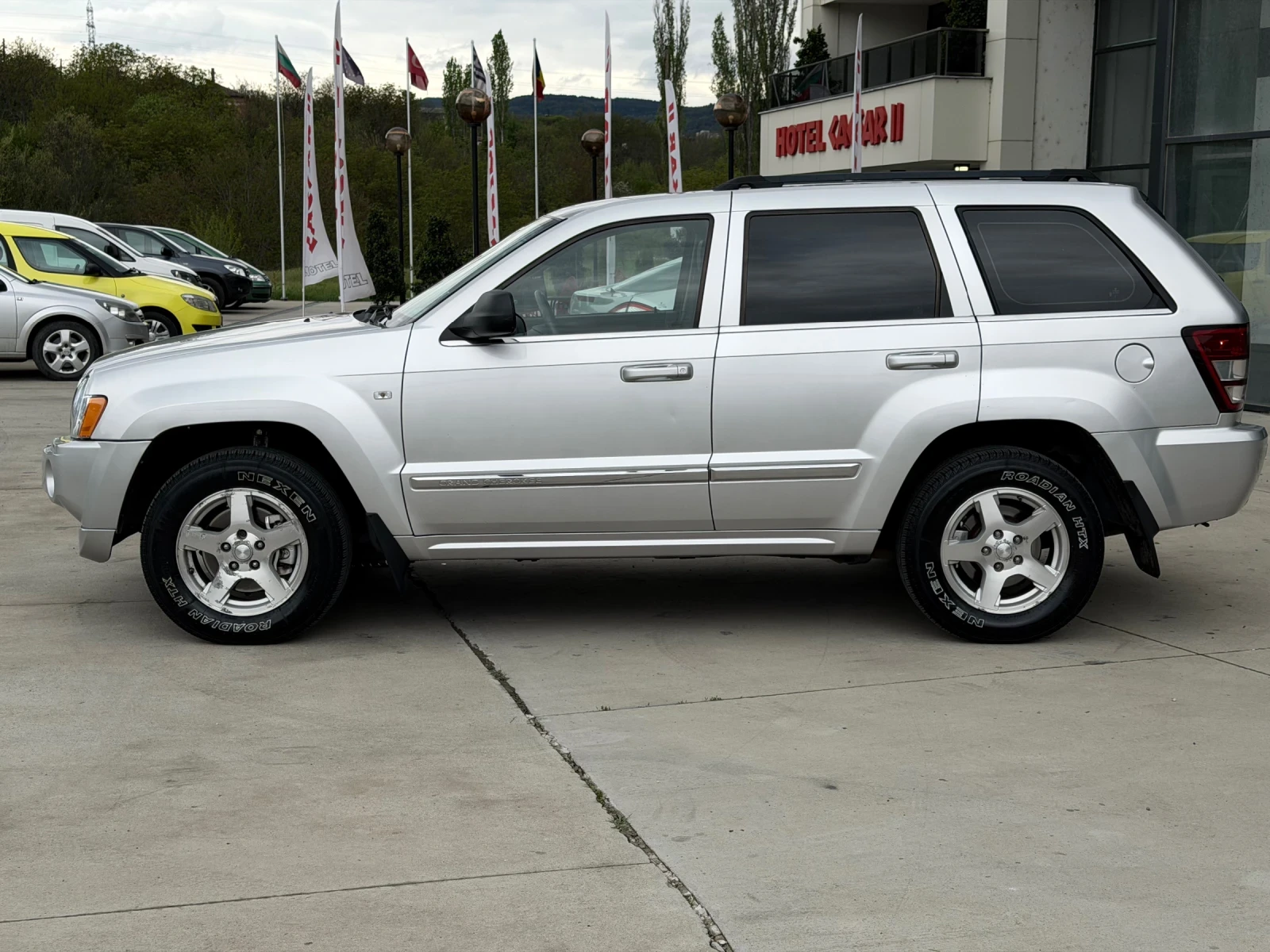 Jeep Grand cherokee 5.7 HEMI LPG Уникат, снимка 3 - Автомобили и джипове - 54410603