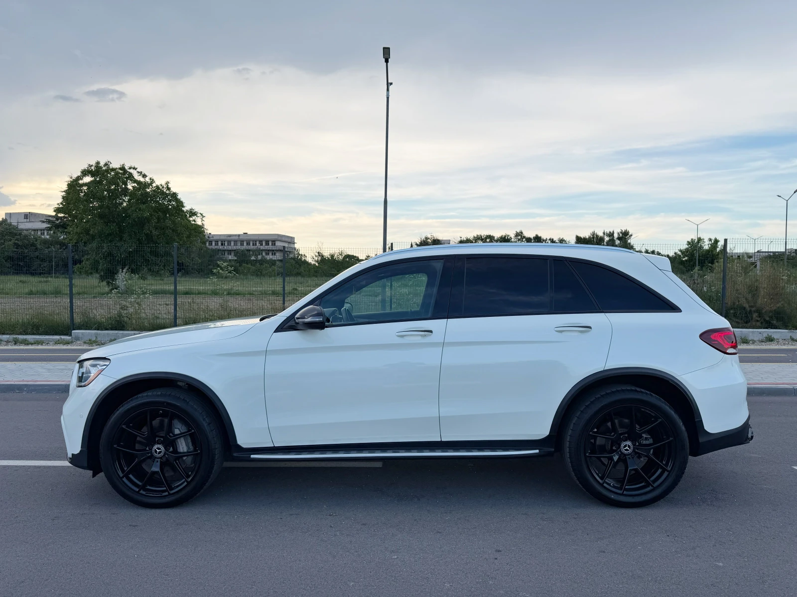 Mercedes-Benz GLC 300 AMG, Burmester, | Night packet, keyless go, снимка 2 - Автомобили и джипове - 54837743
