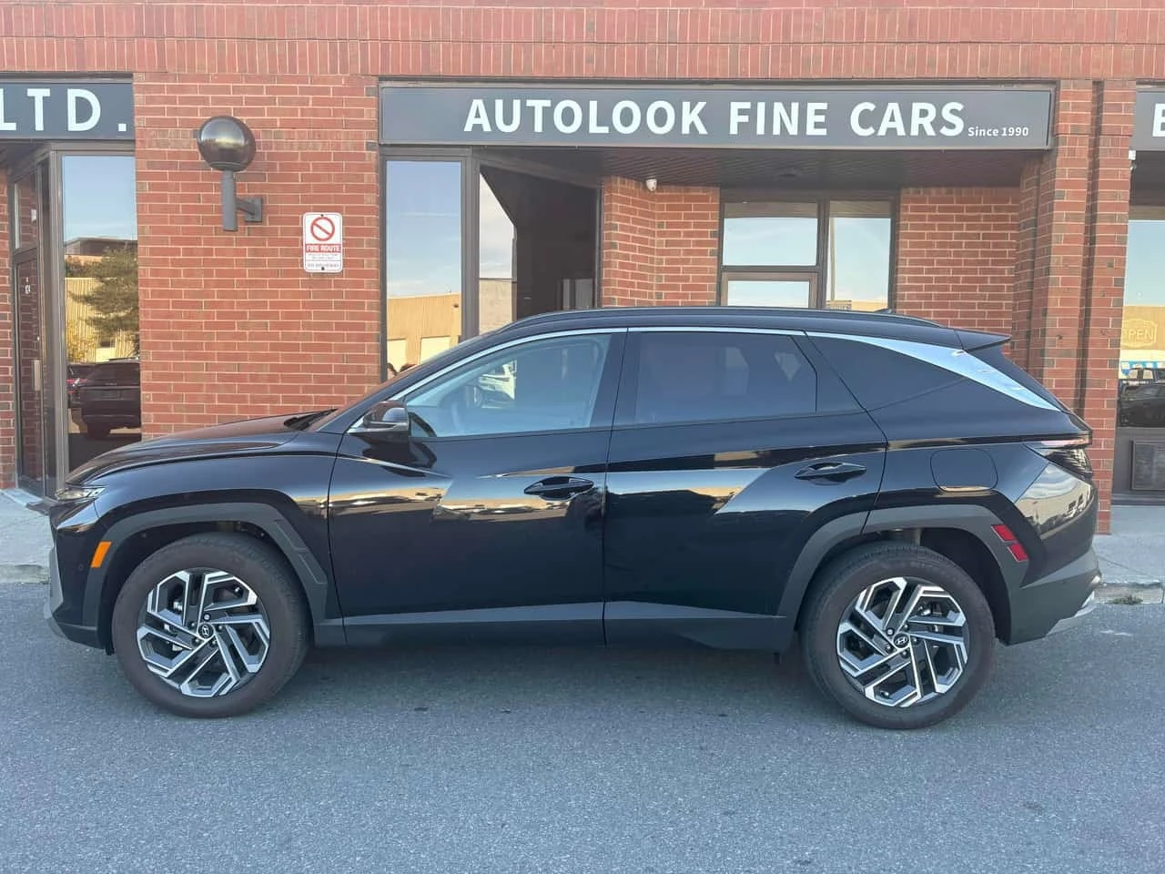 Hyundai Tucson Ultimate AWD | CARFAX | БЕЗ ИНЦИДЕНТИ , снимка 3 - Автомобили и джипове - 56239802