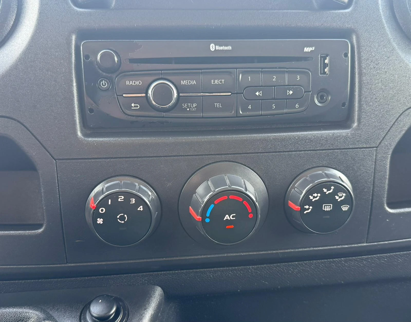 Renault Master 35S15 БРЕЗЕНТОВ/4.90М БОРД КЛИМА* ПЕРФЕКТЕН, снимка 13 - Бусове и автобуси - 54948344