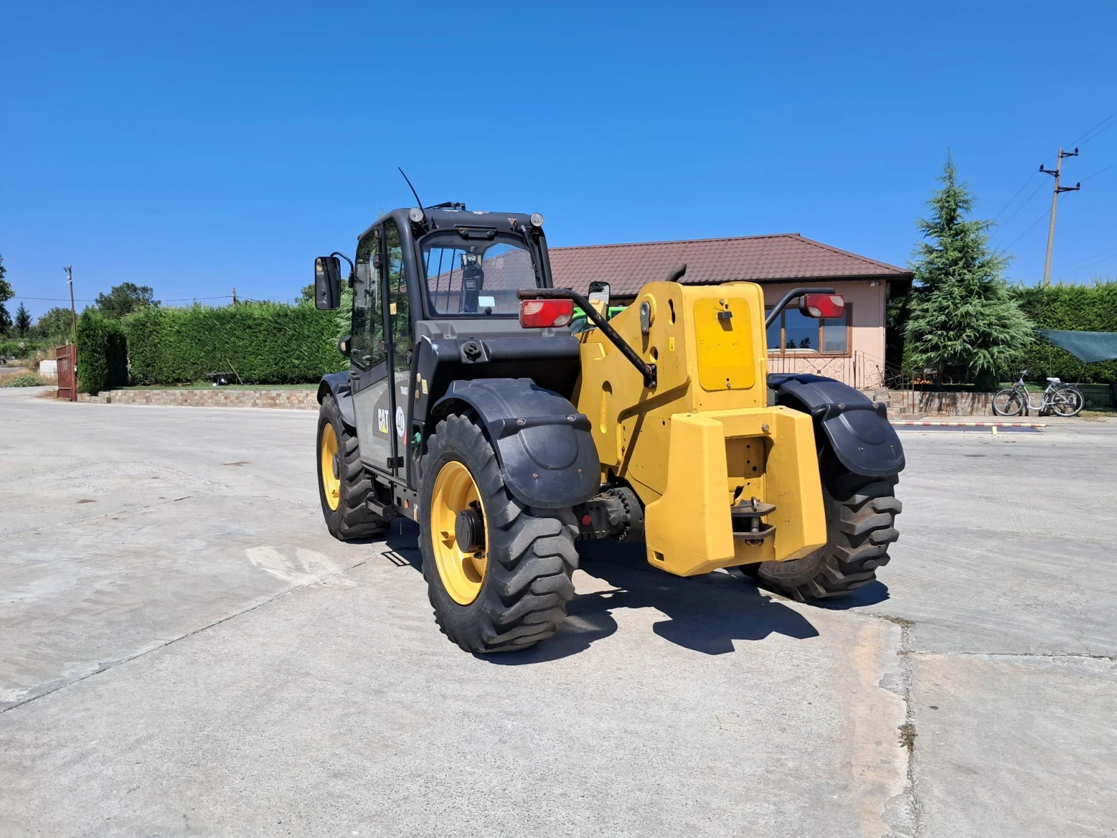 Телескопичен товарач Caterpillar TH 407 2009, снимка 4 - Селскостопанска техника - 55777265
