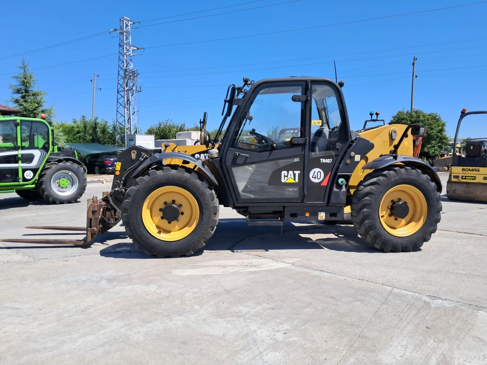 Телескопичен товарач Caterpillar TH 407 2009