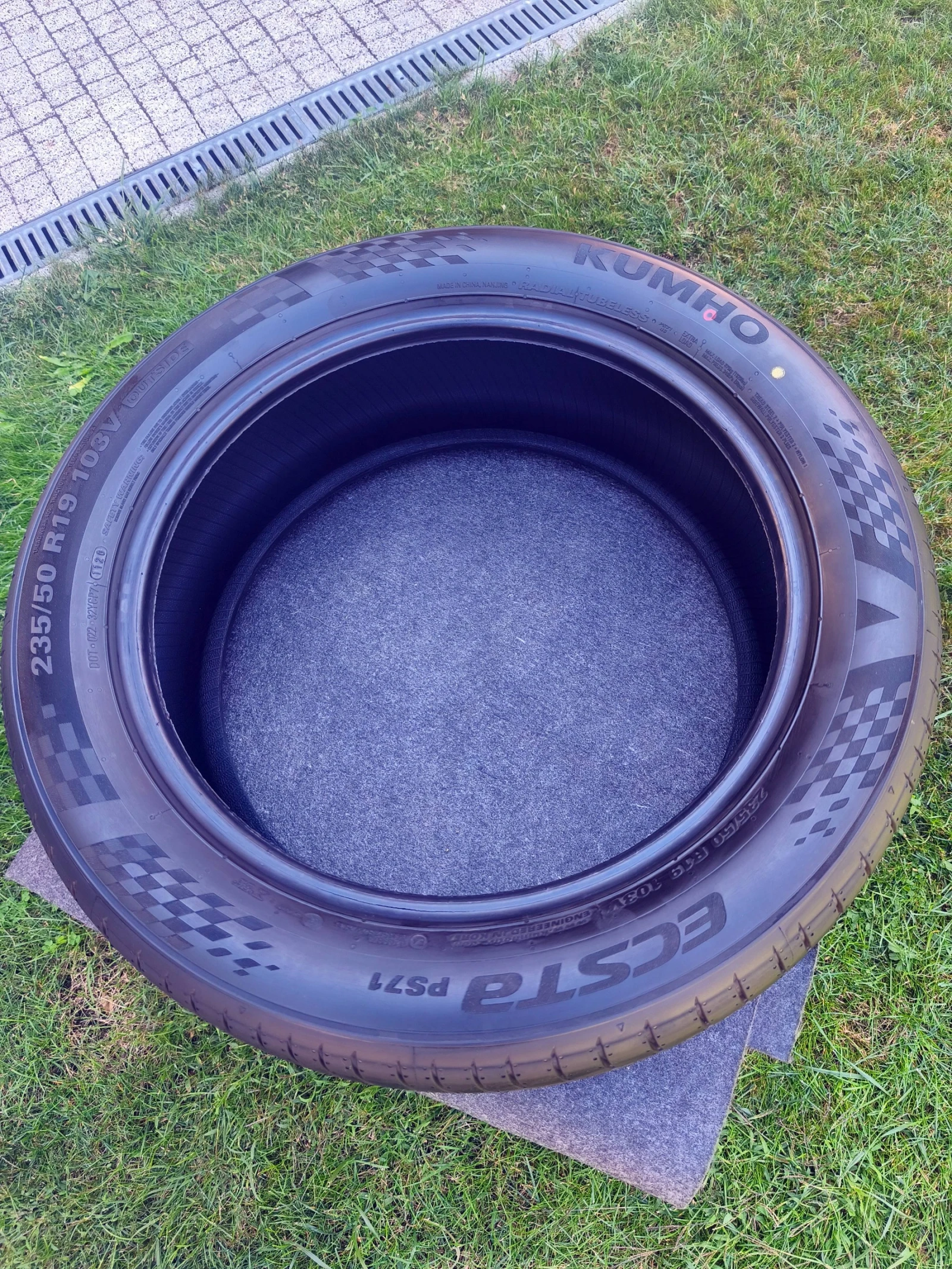 Гуми Летни 235/50R19, снимка 4 - Гуми и джанти - 56069373