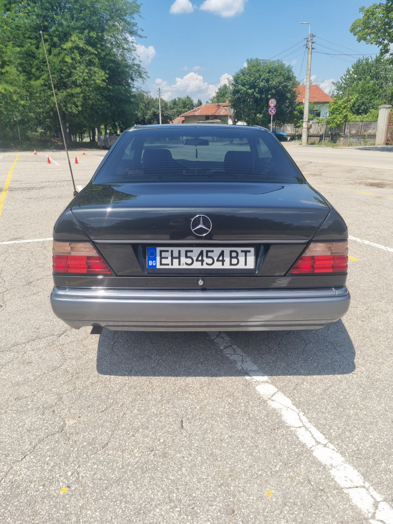 Mercedes-Benz 124 E 200, снимка 4 - Автомобили и джипове - 44359552