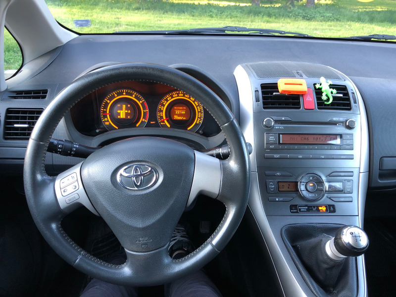 Toyota Auris 1.33 Dual VVT-i, снимка 12 - Автомобили и джипове - 46429531