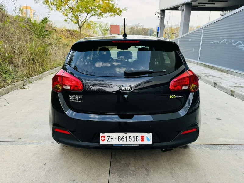 Kia Ceed 1.6i 16V Swiss, снимка 7 - Автомобили и джипове - 47947226