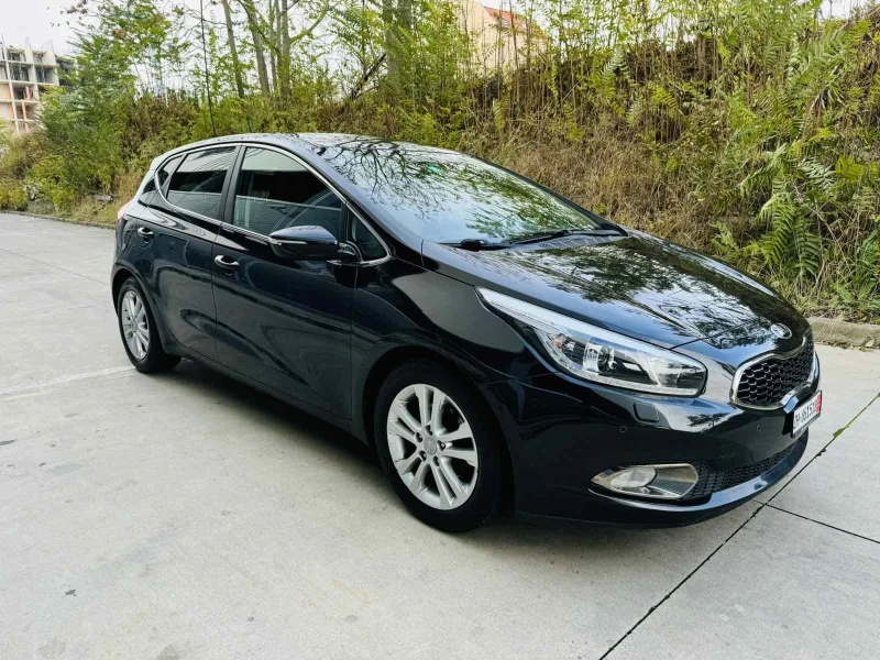 Kia Ceed 1.6i 16V Swiss, снимка 1 - Автомобили и джипове - 47947226