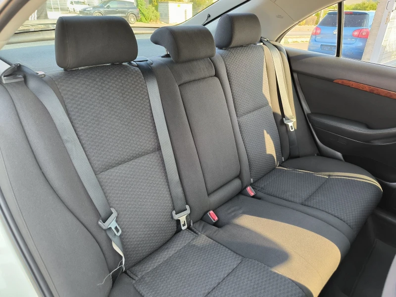 Toyota Avensis 2D-4D, снимка 12 - Автомобили и джипове - 51329278