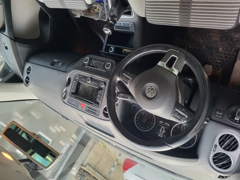 VW Tiguan, снимка 3 - Автомобили и джипове - 52050152