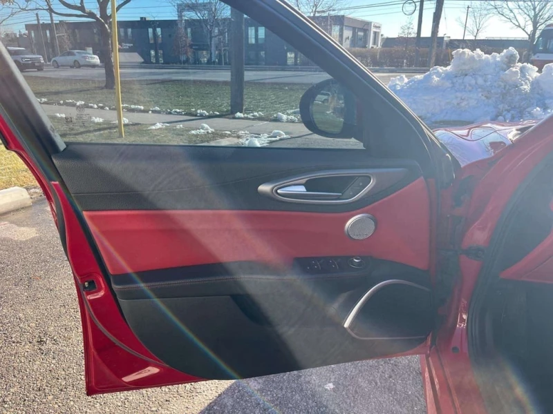 Alfa Romeo Giulia * CARFAX * ЦЕНА ДО БГ, снимка 9 - Автомобили и джипове - 53177851