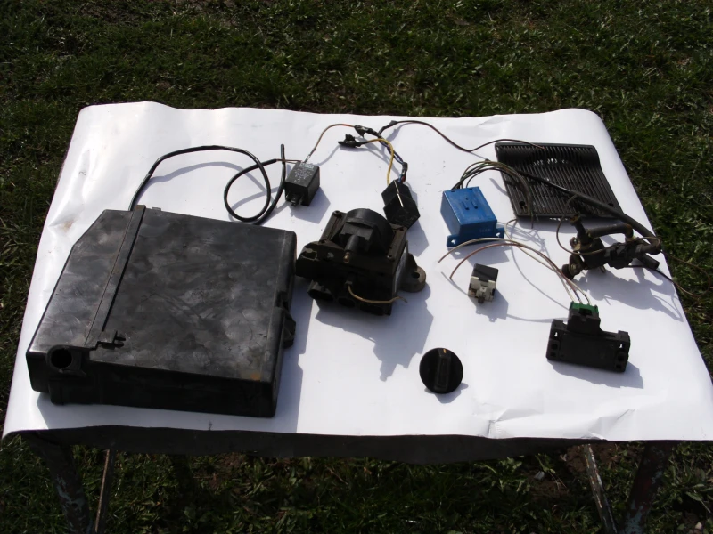 Renault 19 НИСКИ ЦЕНИ НА ЧАСТИТЕ ОТ СНИМКИТЕ, снимка 4 - Автомобили и джипове - 53192007