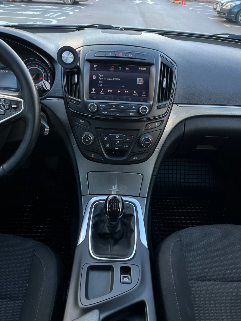 Opel Insignia Sport tourer , снимка 8 - Автомобили и джипове - 53308269