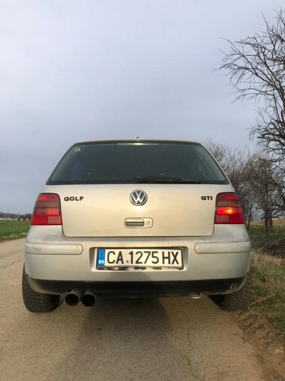 VW Golf 1.8 турбо, снимка 5 - Автомобили и джипове - 49534644