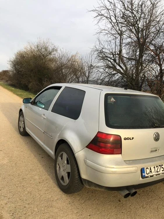 VW Golf 1.8 турбо, снимка 4 - Автомобили и джипове - 49534644