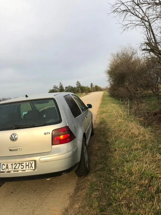 VW Golf 1.8 турбо, снимка 6 - Автомобили и джипове - 49534644