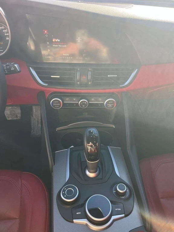 Alfa Romeo Giulia * CARFAX * ЦЕНА ДО БГ, снимка 14 - Автомобили и джипове - 53177851