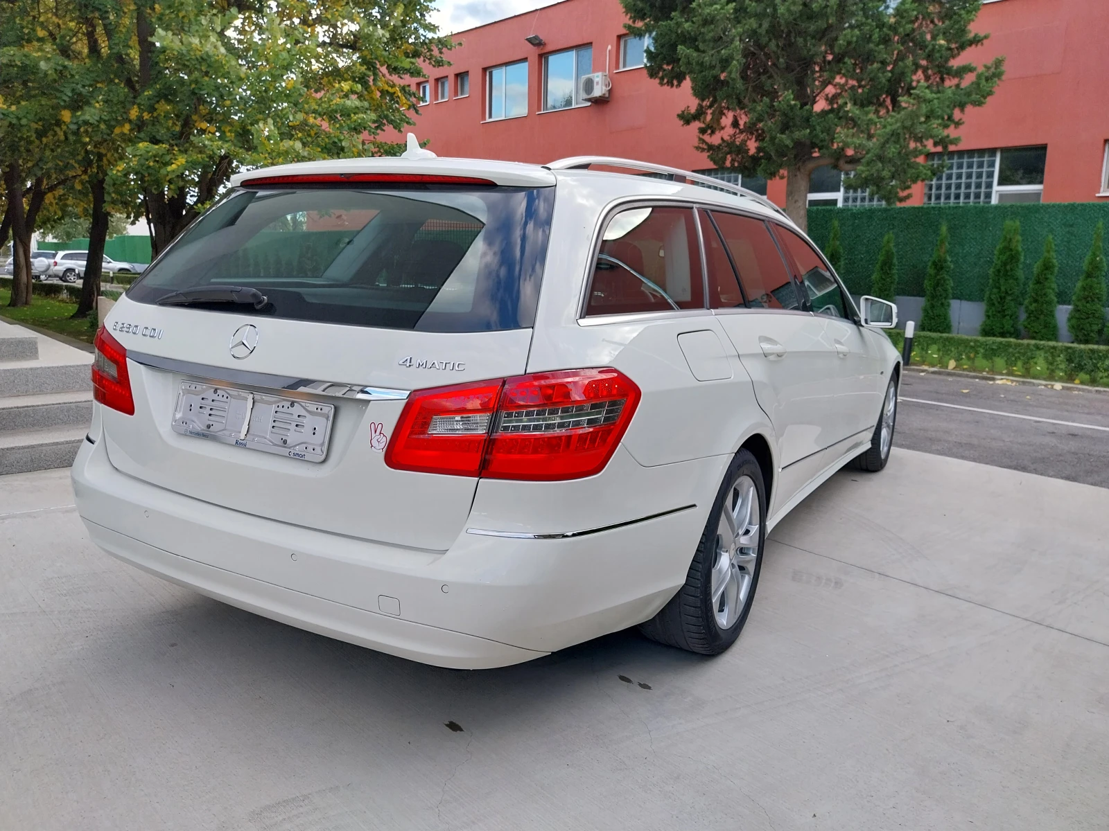 Mercedes-Benz E 250 E250-204кс./7G+ 4-Matic/Full LED/НОВА - изображение 5