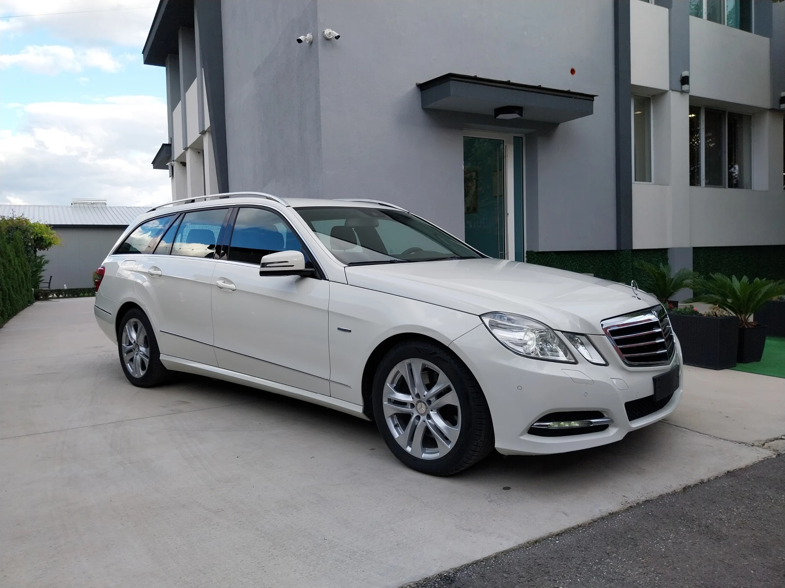 Mercedes-Benz E 250 E250-204кс./7G+ 4-Matic/Full LED/НОВА - изображение 2