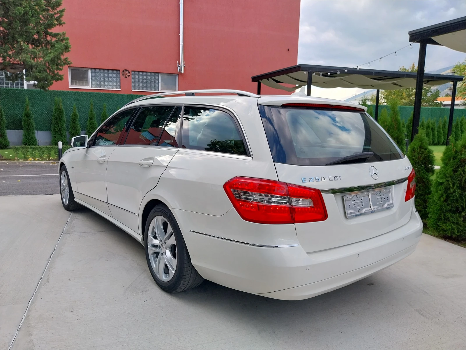 Mercedes-Benz E 250 E250-204кс./7G+ 4-Matic/Full LED/НОВА - изображение 4