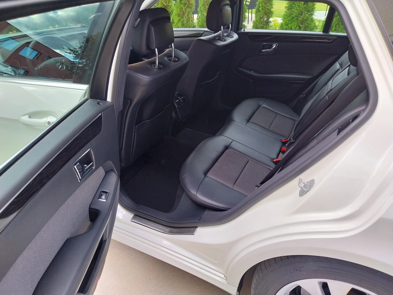 Mercedes-Benz E 250 * E250-204кс* /7G-Tron 4Matic TOP | Mobile.bg — изображение 14