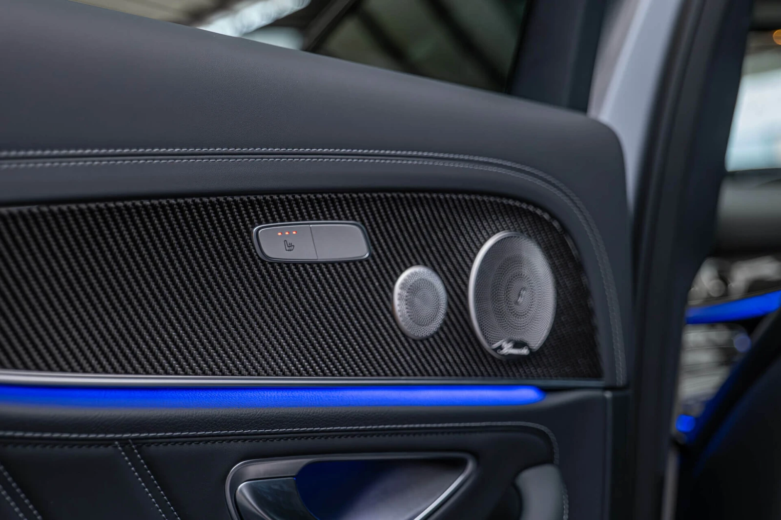 Mercedes-Benz E 63 AMG S/4M+ /Burmester/HuD/SpeedShift/360Камера/Карбон, снимка 15 - Автомобили и джипове - 53946903