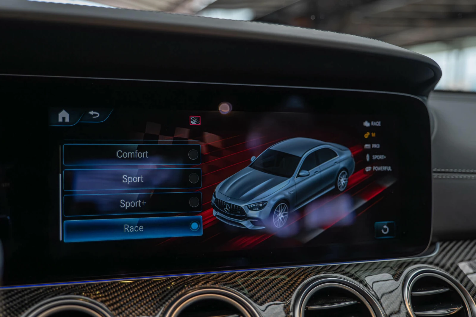 Mercedes-Benz E 63 AMG S/4M+ /Burmester/HuD/SpeedShift/360Камера/Карбон, снимка 13 - Автомобили и джипове - 53946903