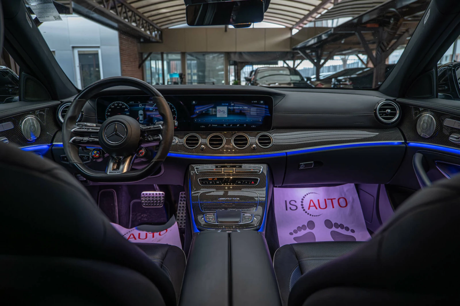 Mercedes-Benz E 63 AMG S/4M+ /Burmester/HuD/SpeedShift/360Камера/Карбон, снимка 17 - Автомобили и джипове - 53946903