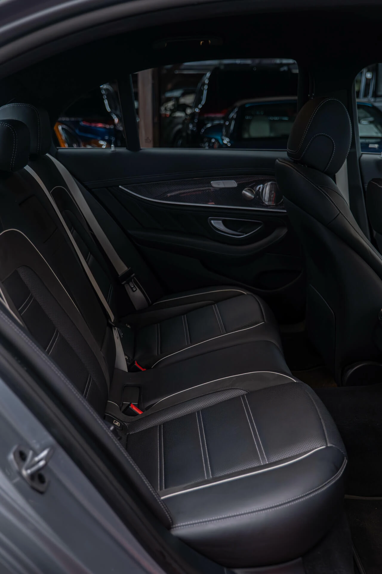 Mercedes-Benz E 63 AMG S/4M+ /Burmester/HuD/SpeedShift/360Камера/Карбон, снимка 7 - Автомобили и джипове - 53946903