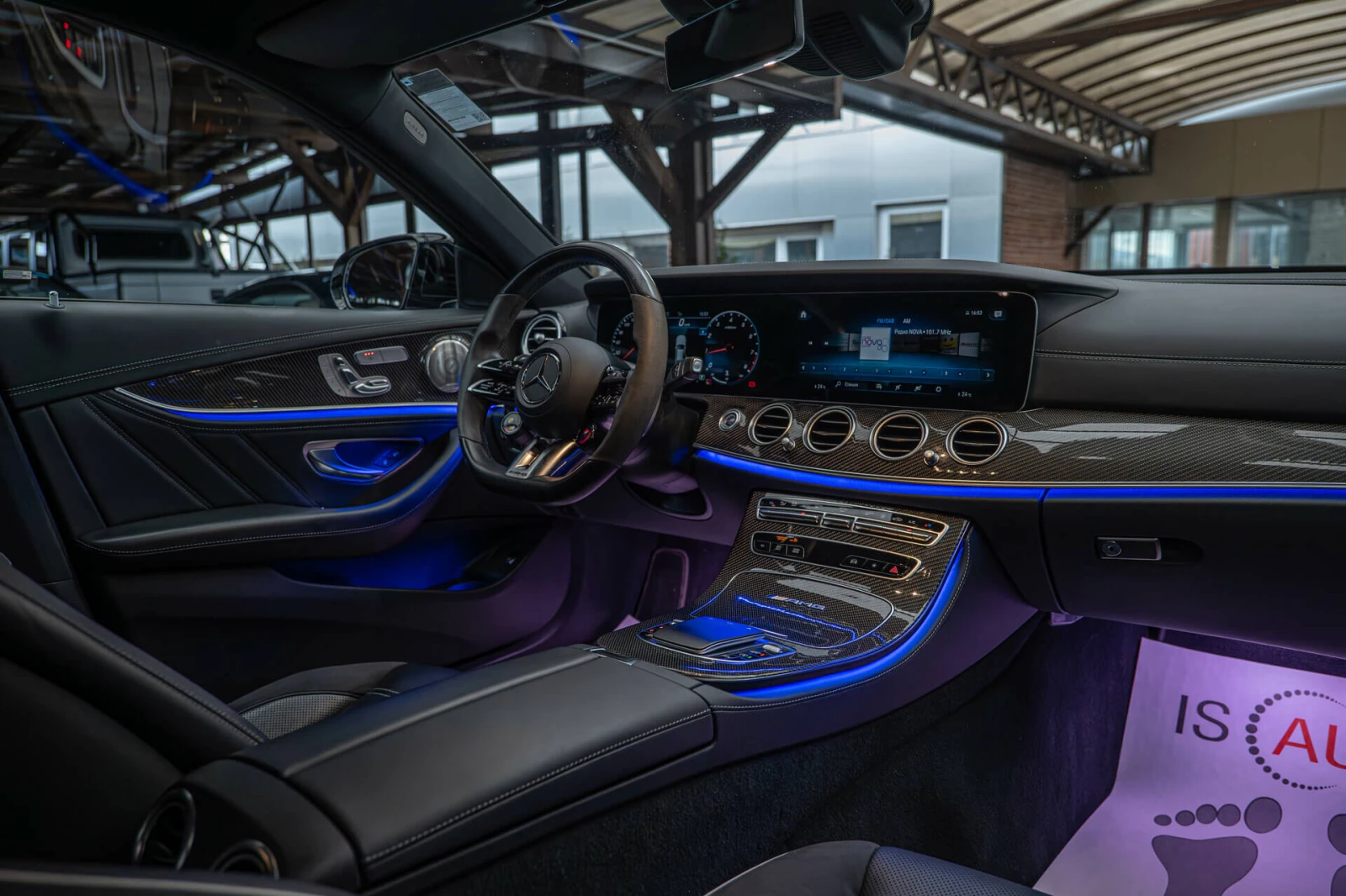 Mercedes-Benz E 63 AMG S/4M+ /Burmester/HuD/SpeedShift/360Камера/Карбон, снимка 14 - Автомобили и джипове - 53946903